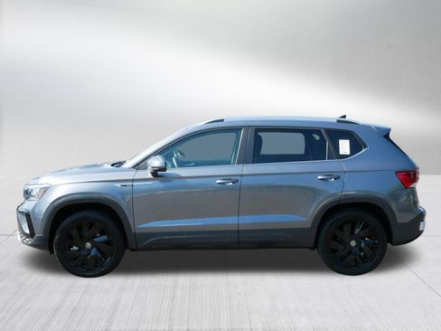 Certified 2023 Volkswagen Taos SE w/ Panoramic Sunroof Package AWD/4WD image 4