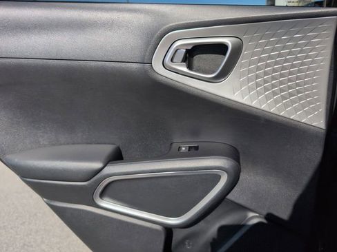 Used 2020 Kia Soul LX image 29