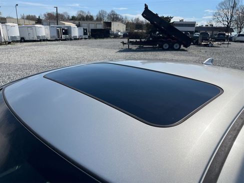 Used 2018 Honda Civic EX-L image 12