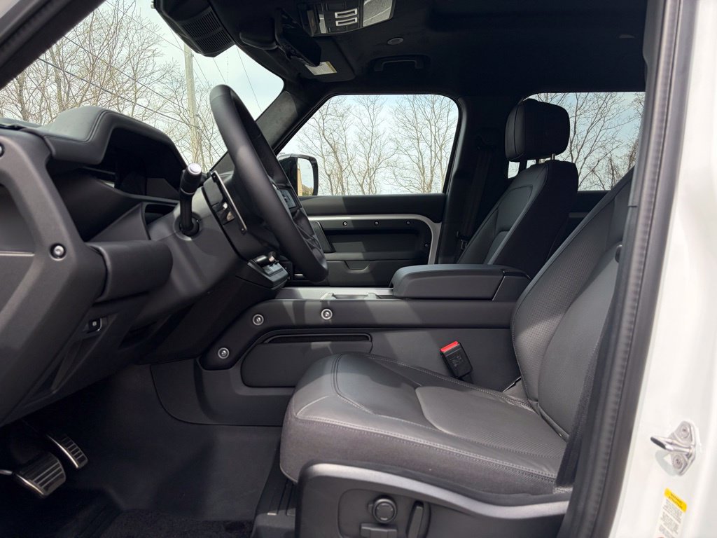 New 2025 Land Rover Defender 110 V8 AWD/4WD image 11