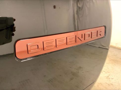 Used 2021 Land Rover Defender 110 image 29