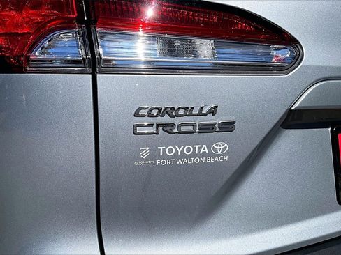 Used 2024 Toyota Corolla Cross L image 21