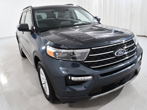 Used 2023 Ford Explorer XLT w/ Equipment Group 202A image 4