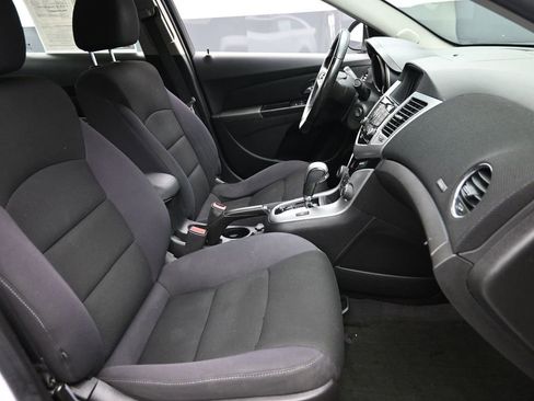 Used 2014 Chevrolet Cruze LT w/ Technology Package image 7