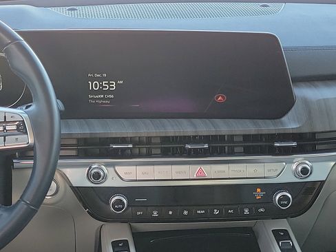 Used 2024 Kia Telluride SX w/ Towing Package image 10