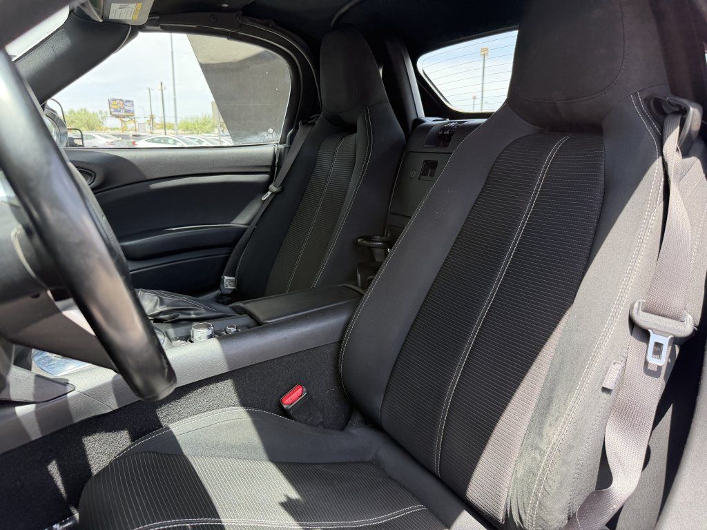Used 2018 FIAT 124 Spider Classica w/ Technology Group RWD image 28