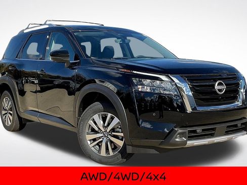 New 2025 Nissan Pathfinder SL image 2