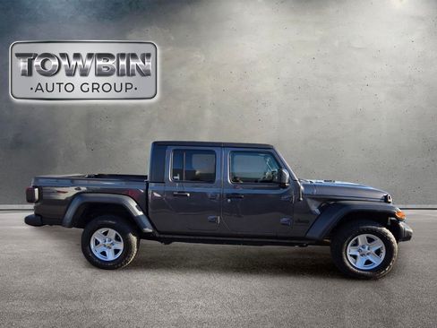 Used 2020 Jeep Gladiator Sport w/ Quick Order Package 24S AWD/4WD image 3