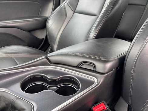 Used 2015 Dodge Challenger R/T Plus RWD image 32