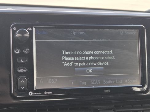 Used 2018 Toyota C-HR XLE FWD image 3