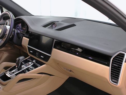 Used 2019 Porsche Cayenne image 48