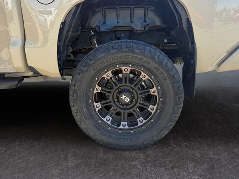 Used 2019 Toyota Tundra Limited w/ Limited Premium Package AWD/4WD image 14