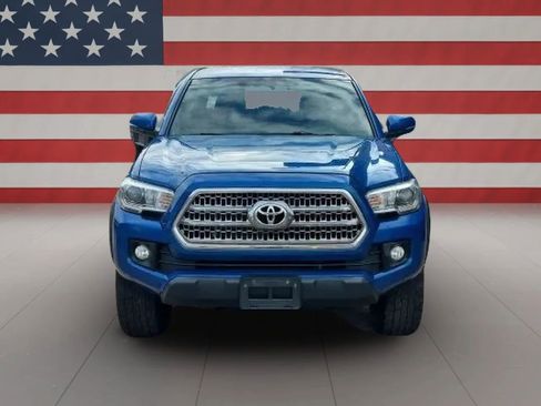 Used 2017 Toyota Tacoma SR image 3