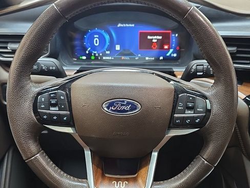 Used 2022 Ford Explorer King Ranch w/ Premium Technology Package image 20