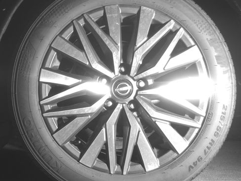 Used 2025 Nissan Altima 2.5 SV FWD image 14