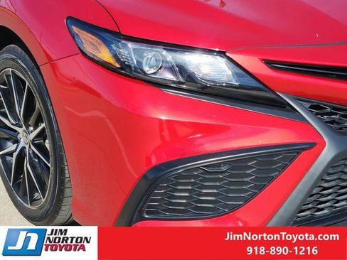 Used 2024 Toyota Camry SE image 10