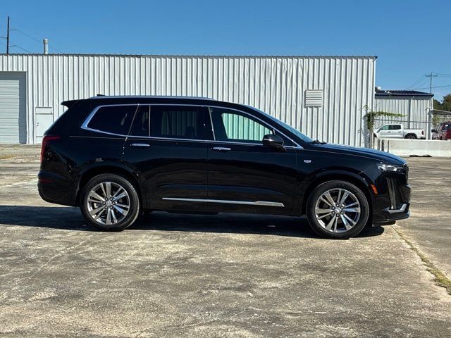 Used 2023 Cadillac XT6 Premium Luxury w/ Technology Package FWD image 2