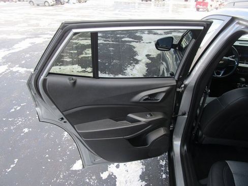 Certified 2025 Chevrolet Trax LT w/ LT Convenience Package image 16