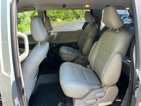 Used 2020 Toyota Sienna L FWD image 20