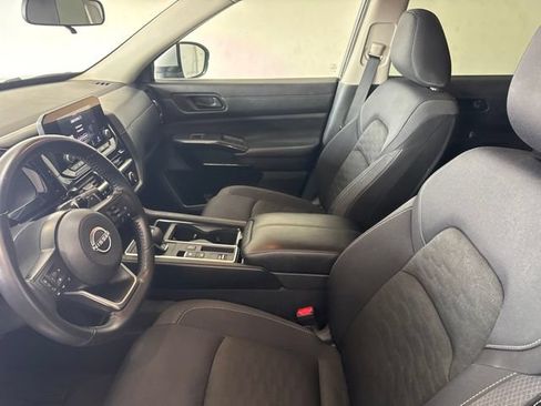 Used 2025 Nissan Pathfinder SV FWD image 6