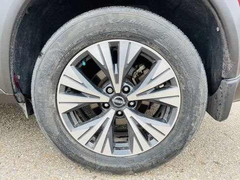 Certified 2023 Nissan Rogue SV image 9