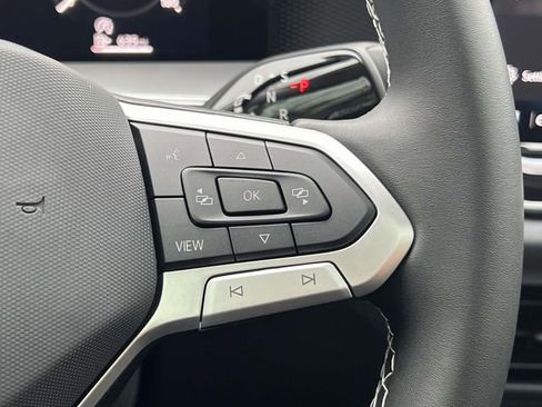 New 2026 Volkswagen Tiguan SE FWD image 16