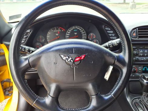 Used 2002 Chevrolet Corvette Convertible w/ Preferred Equipment Group2 RWD image 26