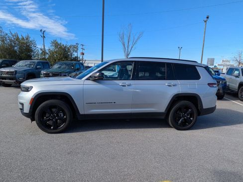 Used 2023 Jeep Grand Cherokee L Laredo image 7