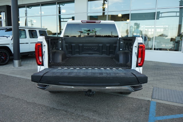 Used 2025 GMC Sierra 1500 SLT AWD/4WD image 8