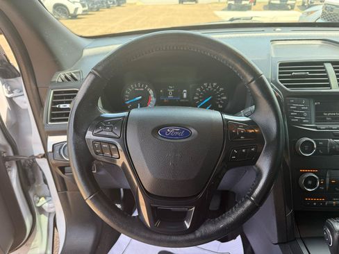 Used 2018 Ford Explorer XLT FWD image 12