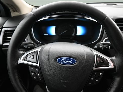 Used 2019 Ford Fusion Energi Titanium FWD image 18