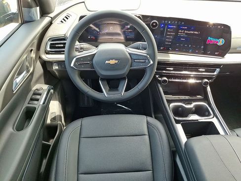 New 2025 Chevrolet Traverse LT image 27