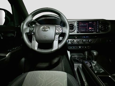 Used 2021 Toyota Tacoma TRD Sport w/ Technology Package AWD/4WD image 31