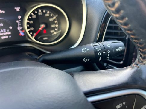 Certified 2021 Jeep Compass Limited FWD image 38