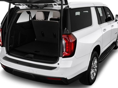 Used 2022 GMC Yukon XL AT4 image 7