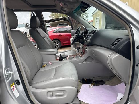 Used 2010 Toyota Highlander Limited FWD image 11