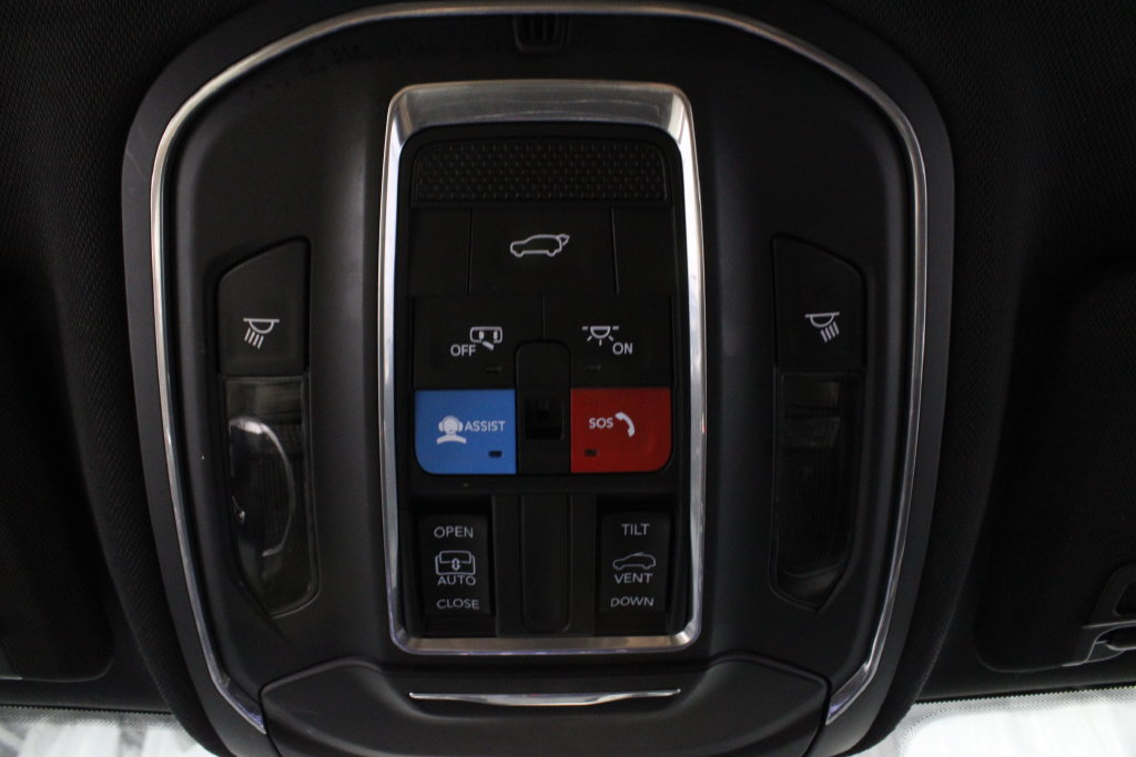 Used 2023 Jeep Grand Cherokee Altitude AWD/4WD image 29