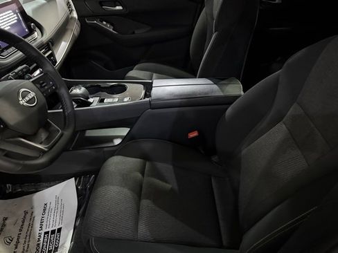 Certified 2025 Nissan Rogue SV image 9