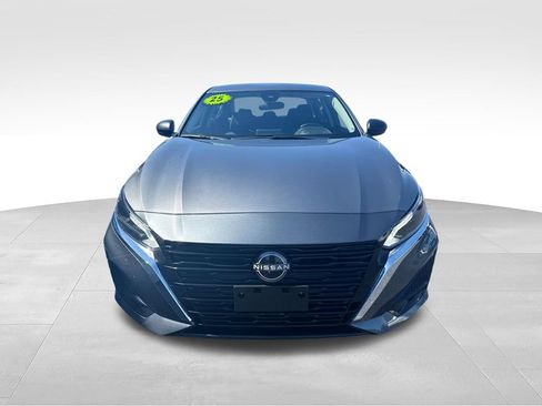Used 2025 Nissan Altima 2.5 SV FWD image 9