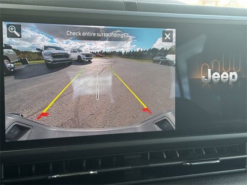 Certified 2025 Jeep Gladiator Willys image 32