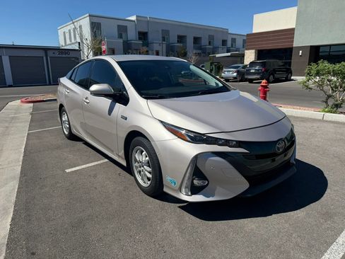 Used 2020 Toyota Prius Prime Limited image 2