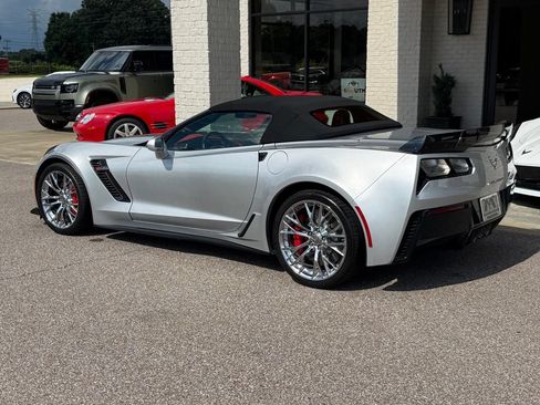 Used 2015 Chevrolet Corvette Z06 w/ 3LZ Preferred Equipment Group RWD image 11