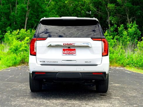 Used 2023 GMC Yukon XL SLT w/ SLT Luxury Package AWD/4WD image 8