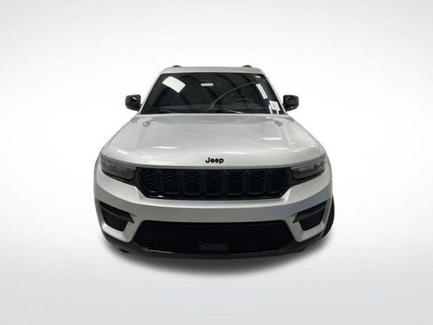 Used 2023 Jeep Grand Cherokee Altitude image 11