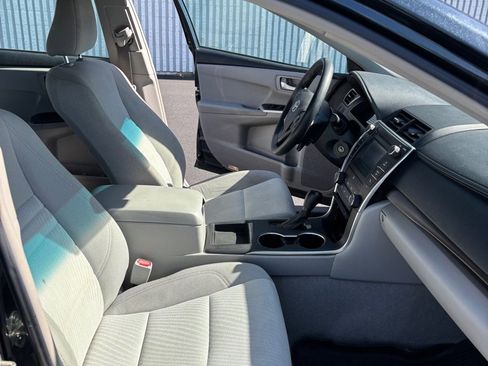 Used 2015 Toyota Camry LE image 12