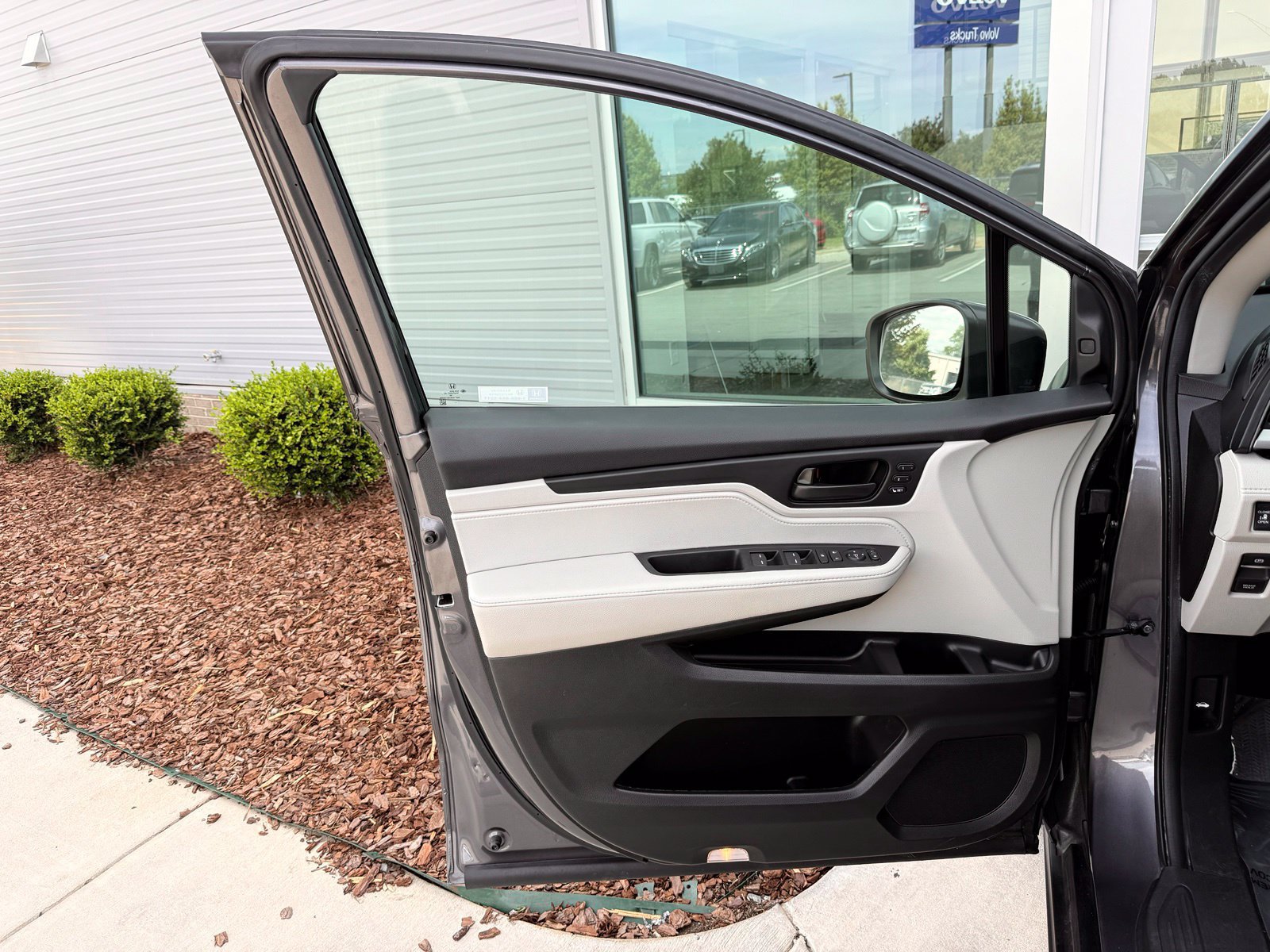 Used 2025 Honda Odyssey EX-L image 12