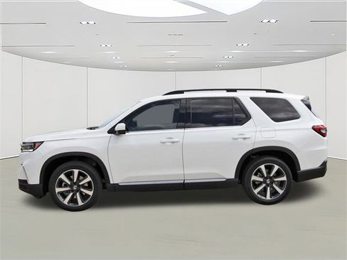 New 2025 Honda Pilot Touring image 7