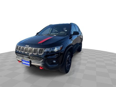 Used 2024 Jeep Compass Trailhawk image 3