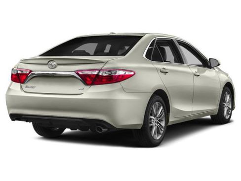 Used 2015 Toyota Camry SE FWD image 2