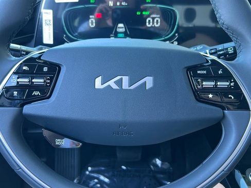 New 2025 Kia Niro EX image 25